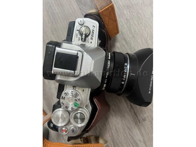 auf der Oberseite verdreckt und verstaubt