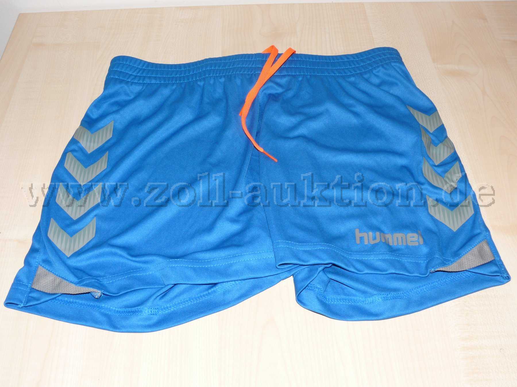 Short von Hummel von vorn