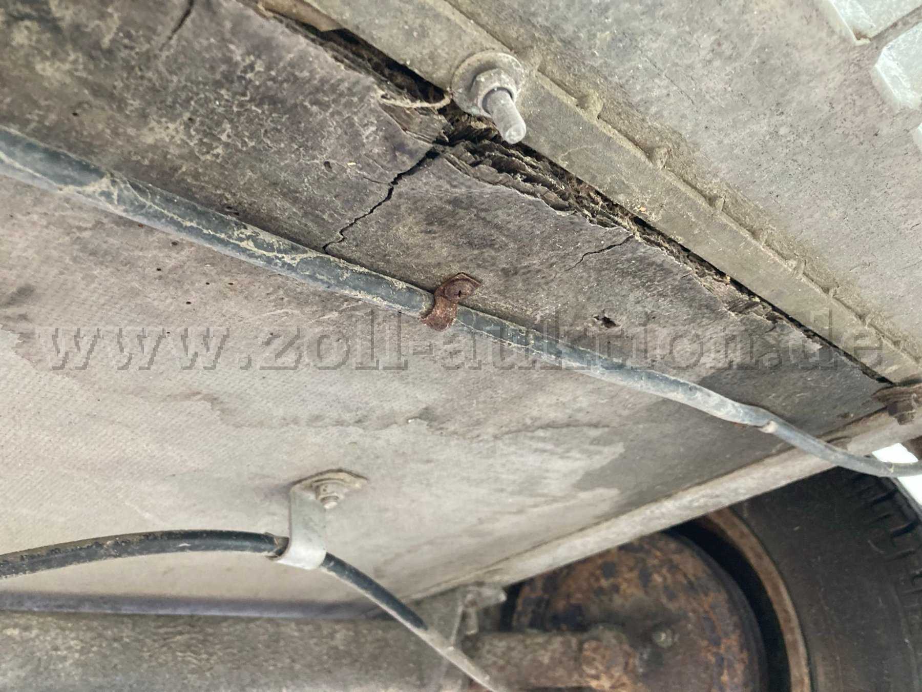 Unterboden stark verschlissen