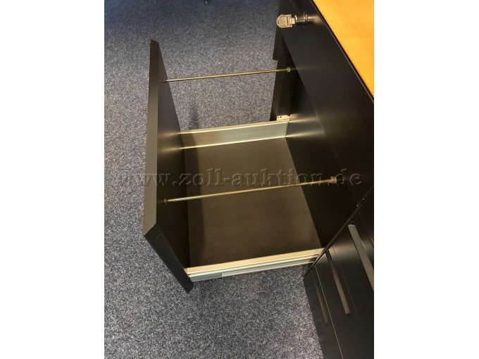 Detailansicht geöffnete Schublade unten links