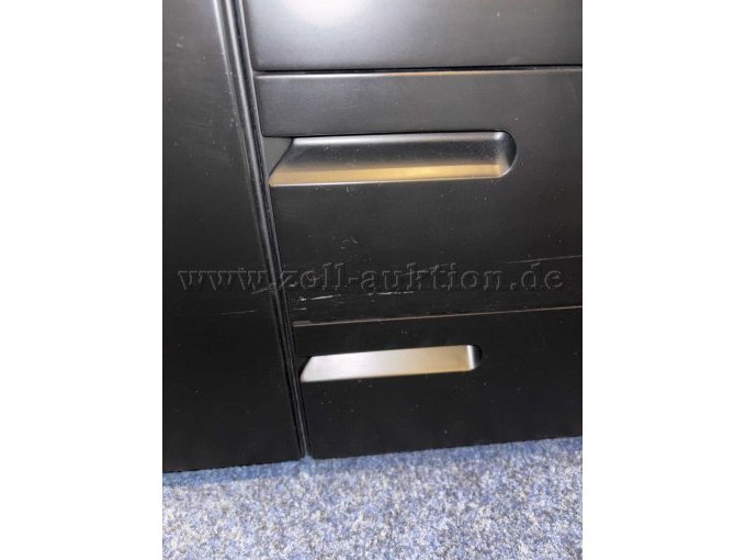 Detailansicht Kratzer an Schubladen Vorderseite