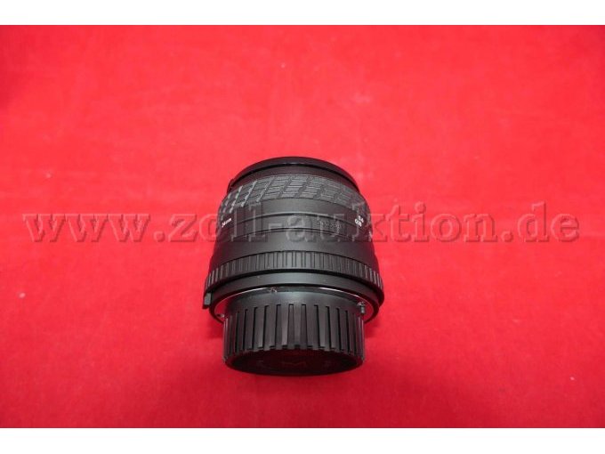 Detailaufnahme des Objektivs von oben mit Aufdrucke liegend