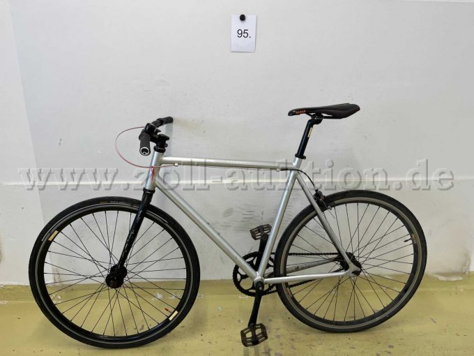 Singlespeed-Rad von einer unbekannten Marke, links