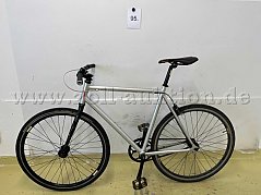 Singlespeed-Rad von einer unbekannten Marke, links