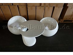Sitzgruppe im Retro-Design, bestehend aus 2 Hockern und 1 Tisch; neuwertig