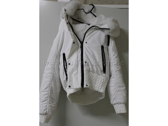 Jacke aufgehängt