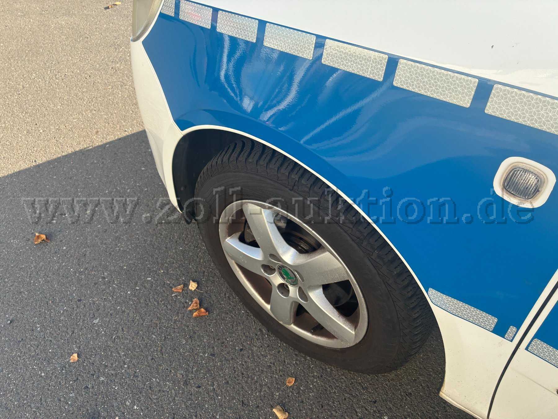Delle linker Kotflügel vorn
