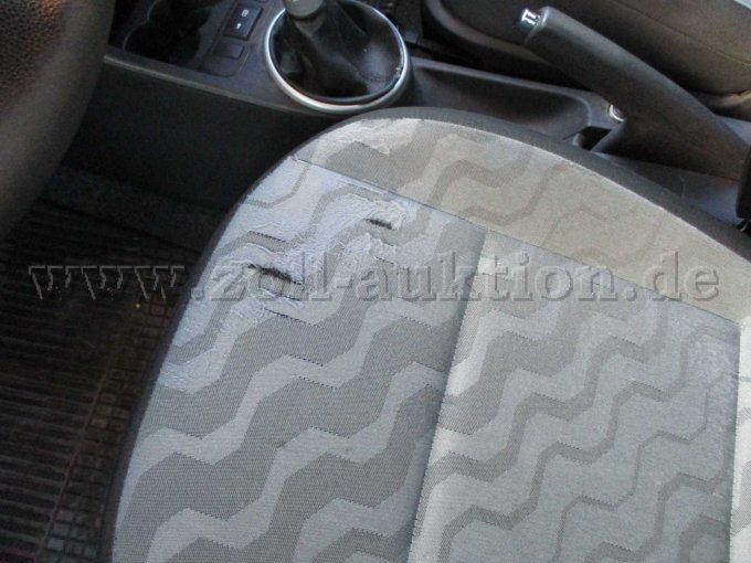 Detail Beschädigung Fahrersitz1