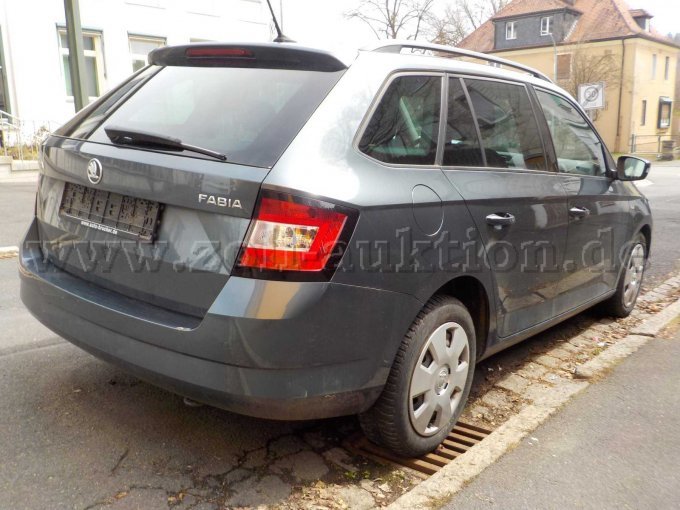 Heck und Seitenansicht Pkw