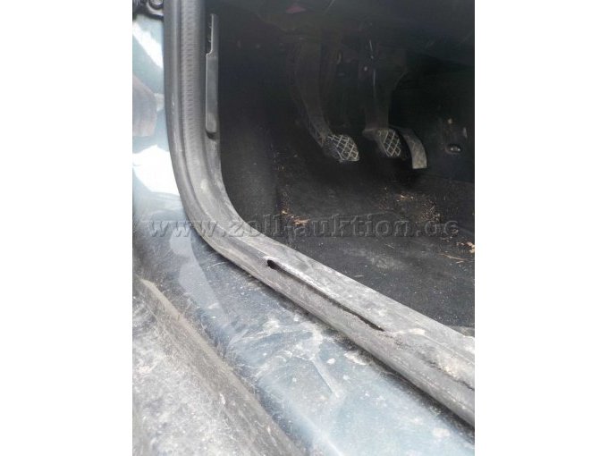 Detailbild aufgerissene Gummidichtungen