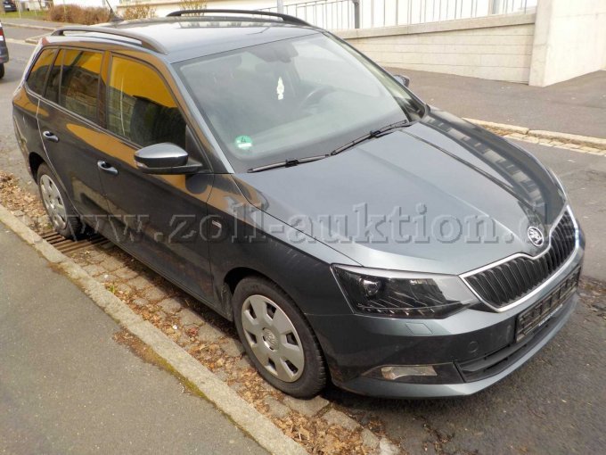 Front und Seitenansicht Pkw