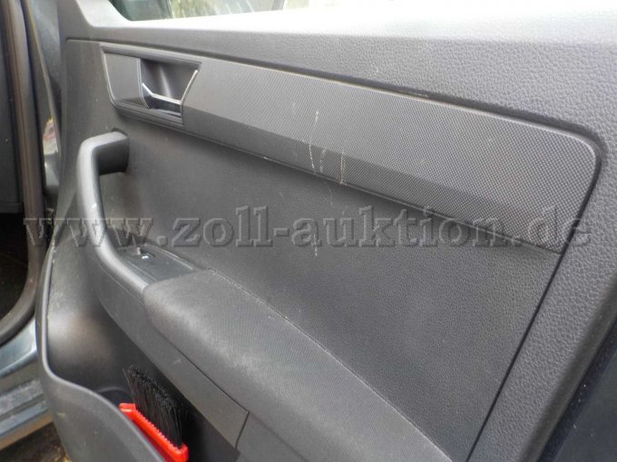 Detailbild Kratzer in Innenverkleidung
