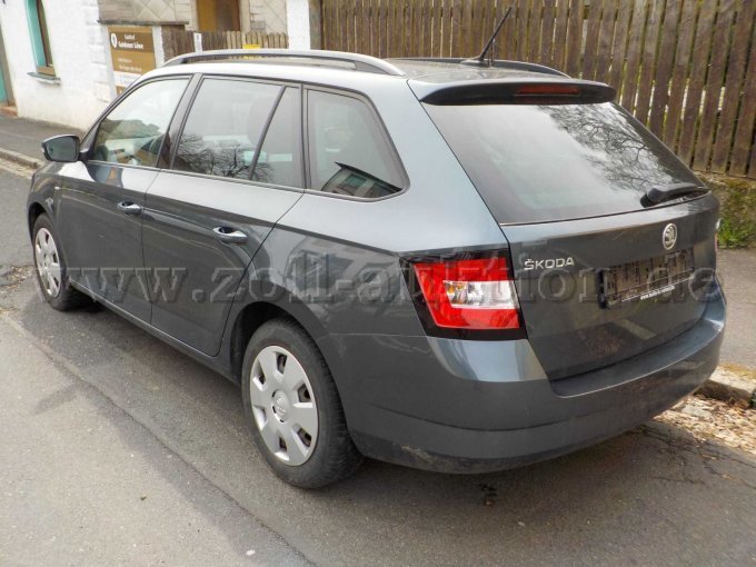 Heck uns Seitenansicht Pkw