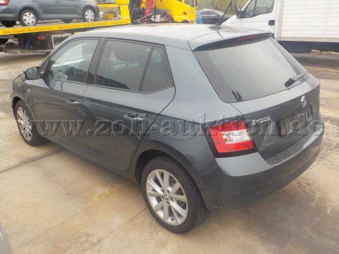 Heck und Seitenansicht Pkw