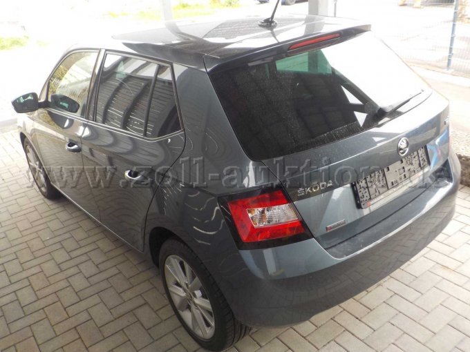 Heck und Seitenansicht Pkw