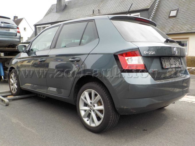 Heck und Seitenansicht Pkw