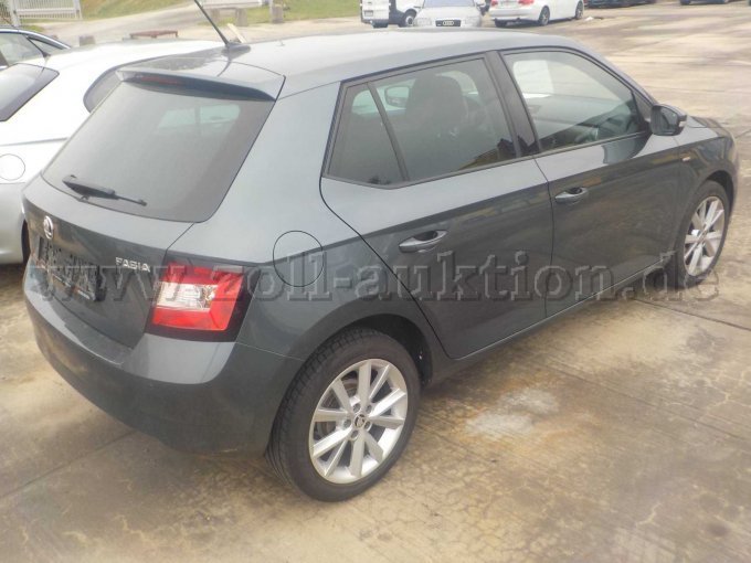 Heck und Seitenansicht Pkw