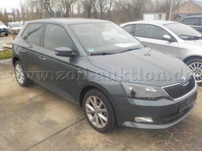 Front und Seitenansicht Pkw