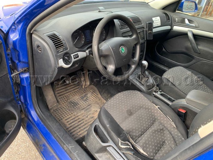 Einstieg Fahrerseite