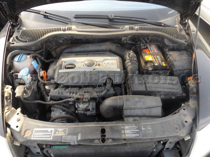 Motorhaube geöffnet