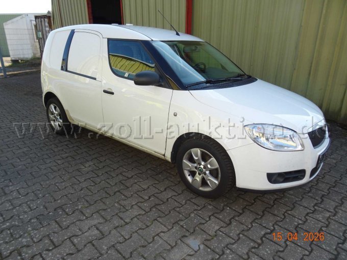 seitlich rechts vorn