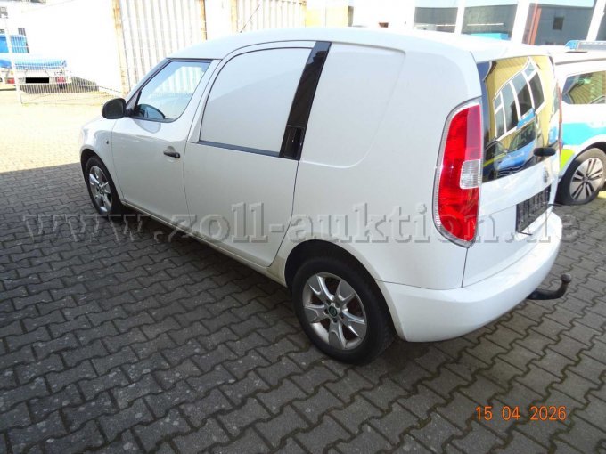 seitlich links hinten