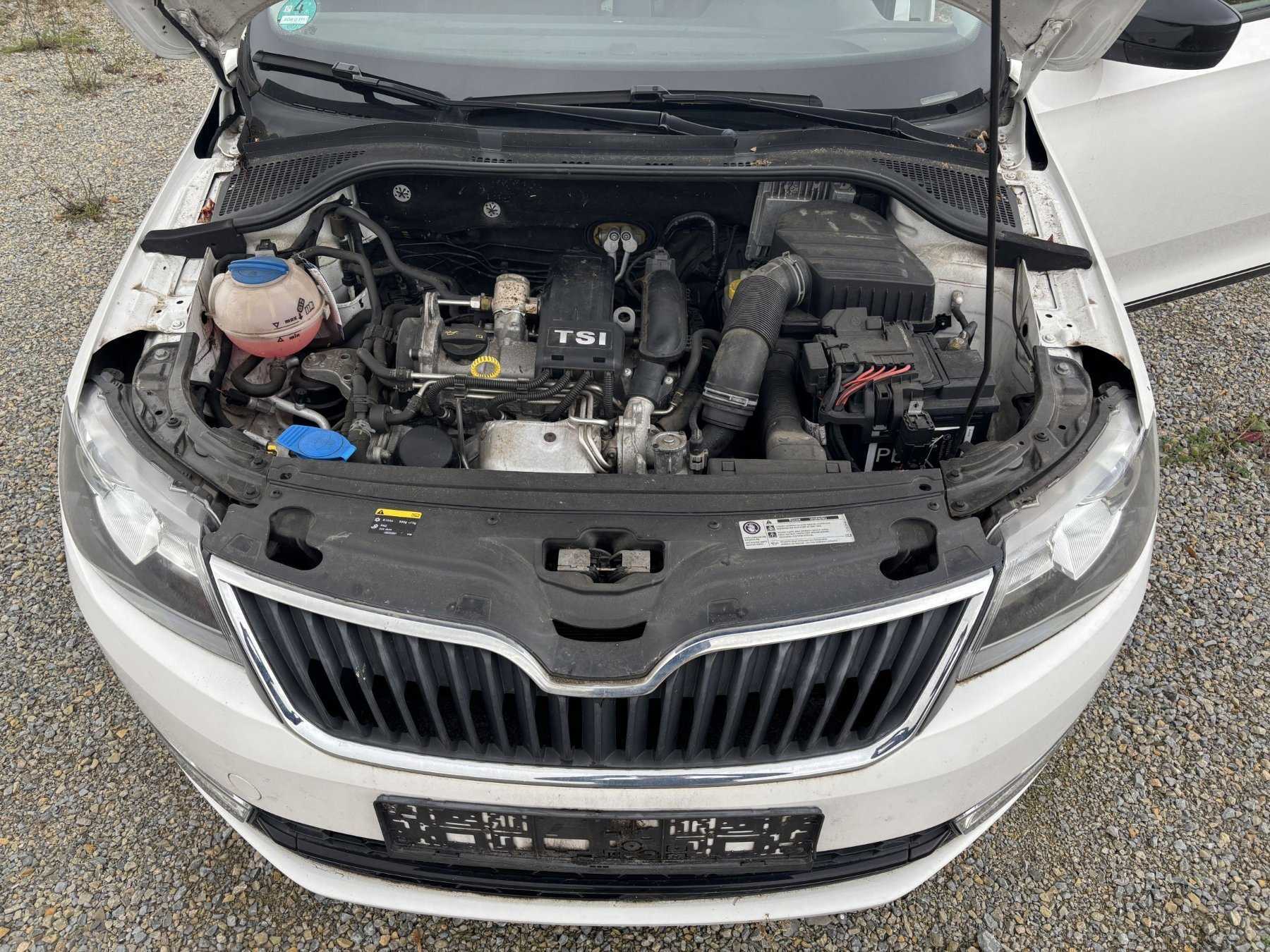 geöffneter Motorraum