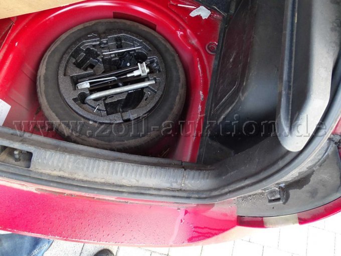 Kofferraum mit Reserverad