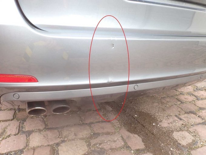 Schaden Stoßfänger hinten