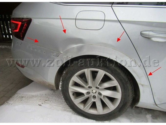 Seitenwand rechts großflächig eingedrückt