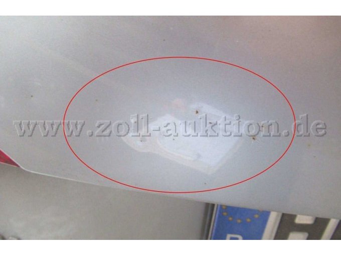 Heckklappe mehrfach punktuell eingedellt