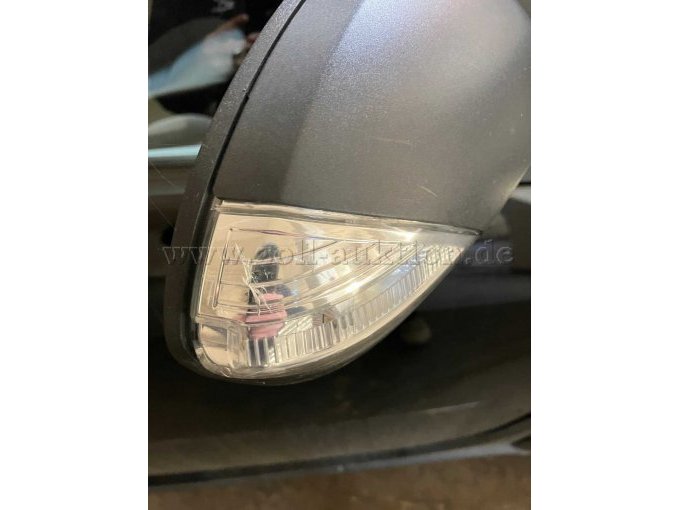 Blinker am Seitenspiegel mit Kratzer