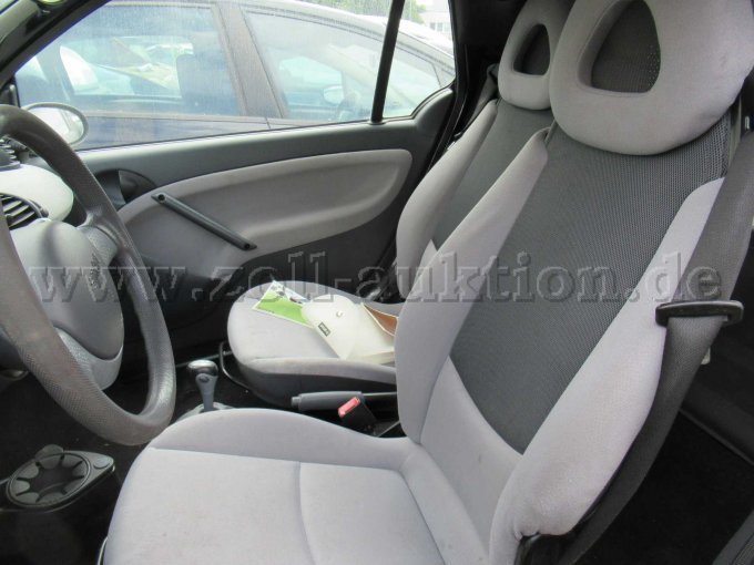 Innenraum Fahrerseite 2