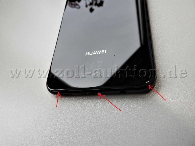 Rückseite unten Abnutzungen Gehäuserand und Ladebuchse