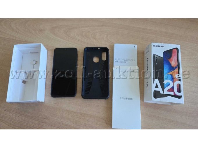 Samsung Galaxy A20e inklusive Zubehör