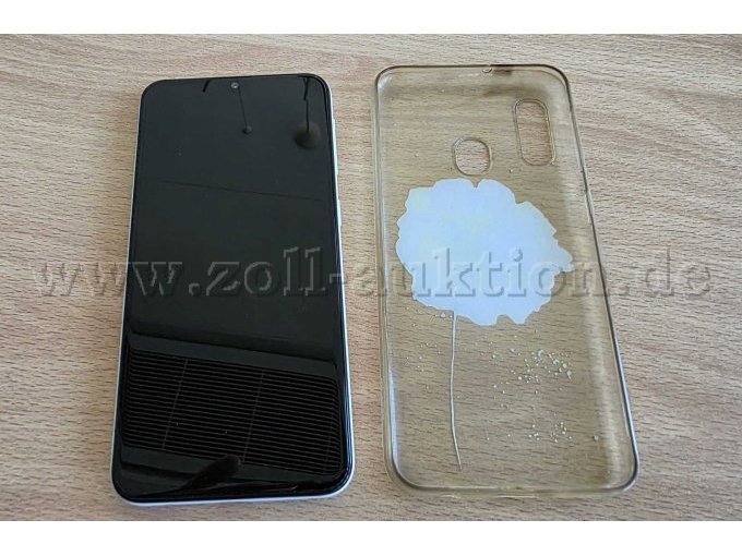 Samsung Galaxy A20e - Vorderseite - Display aus inklusive Hülle