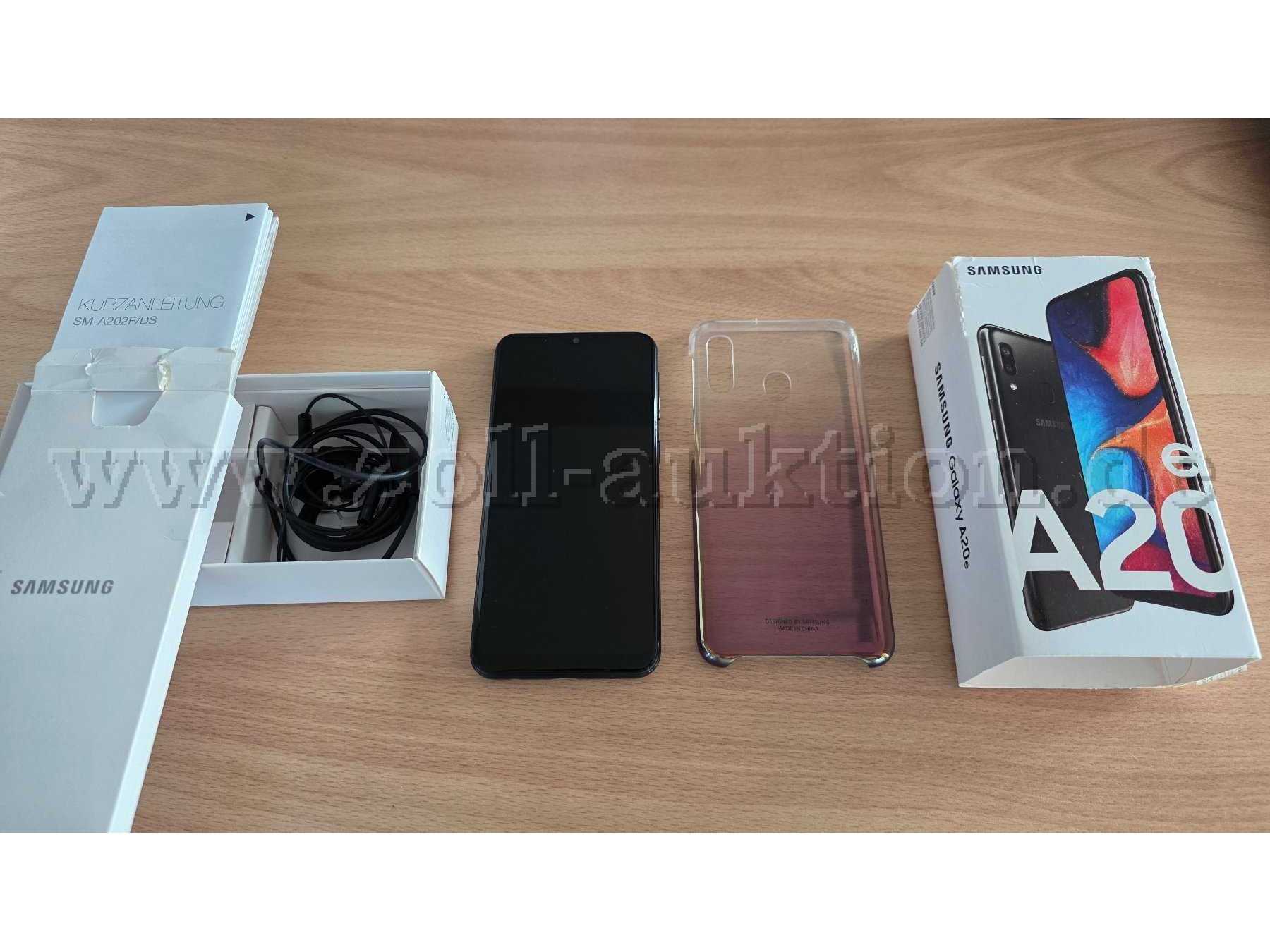 Samsung Galaxy A20e inklusive Zubehör