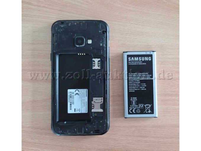 XCover 4s - Rückseite geöffnet und Akku