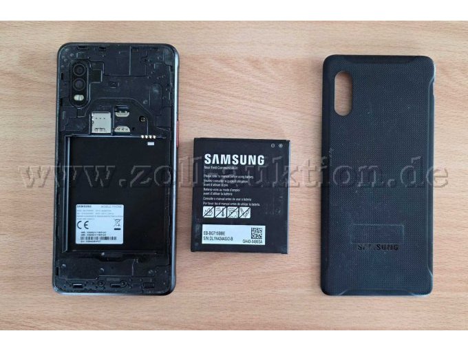 XCover Pro EE - Rückseite offen und Akku