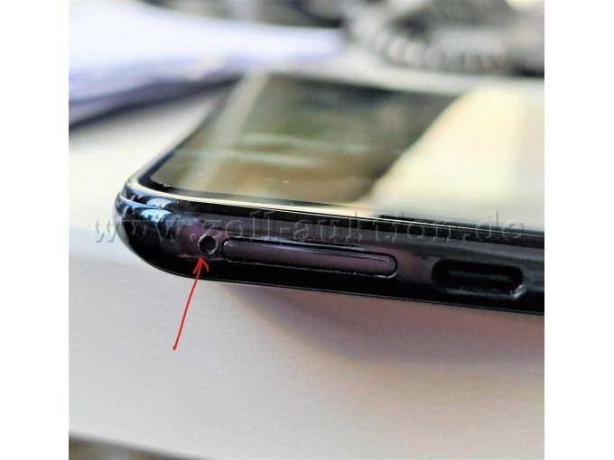 Abnutzungen unterer linker Gehäuserand