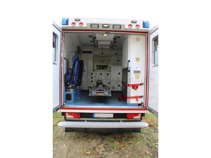 Diverse Löcher durch Rückrüstung von Sondereinbauten