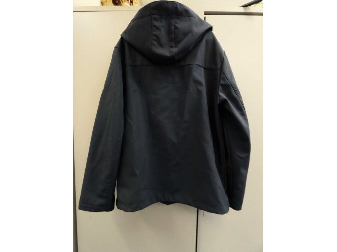 Globetrotter Softshell-Jacke für Herren_ Rückseite mit ausgerollter Kapuze