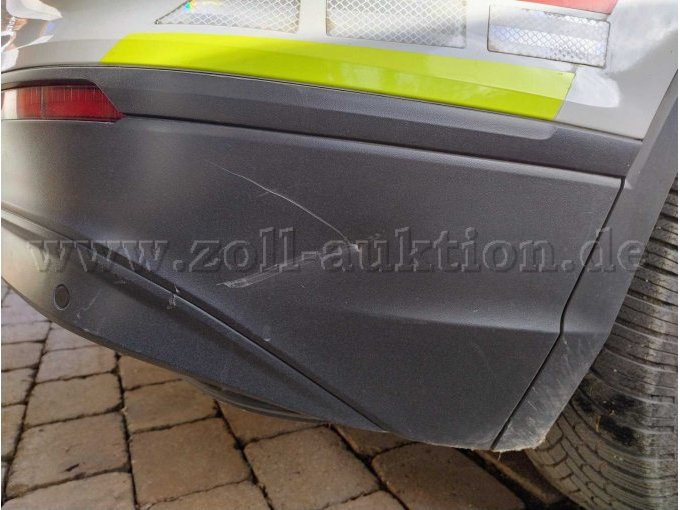 Leichter Schaden am Stoßfänger rechts/ Heck rechts