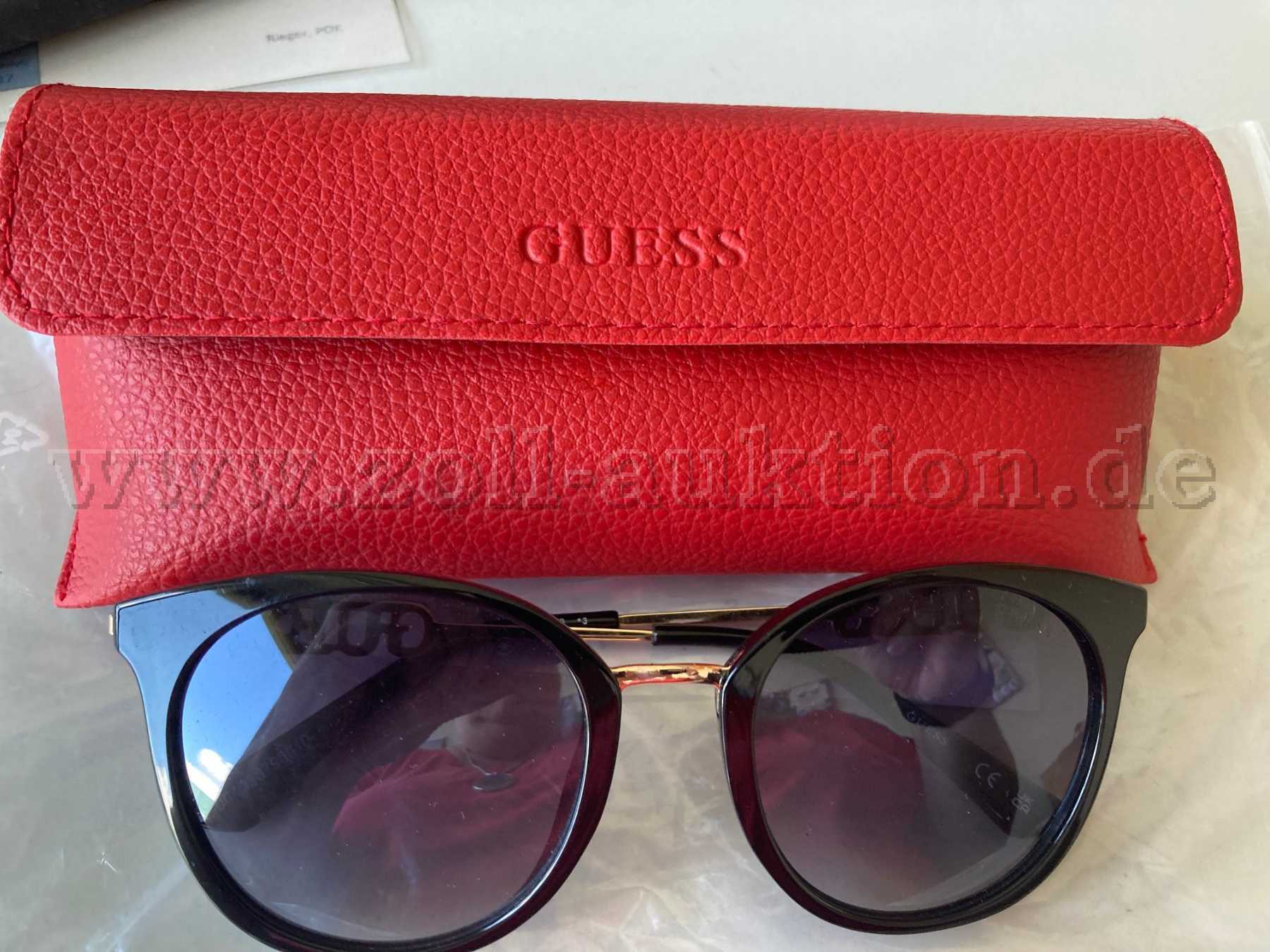 Sonnenbrille und Etui