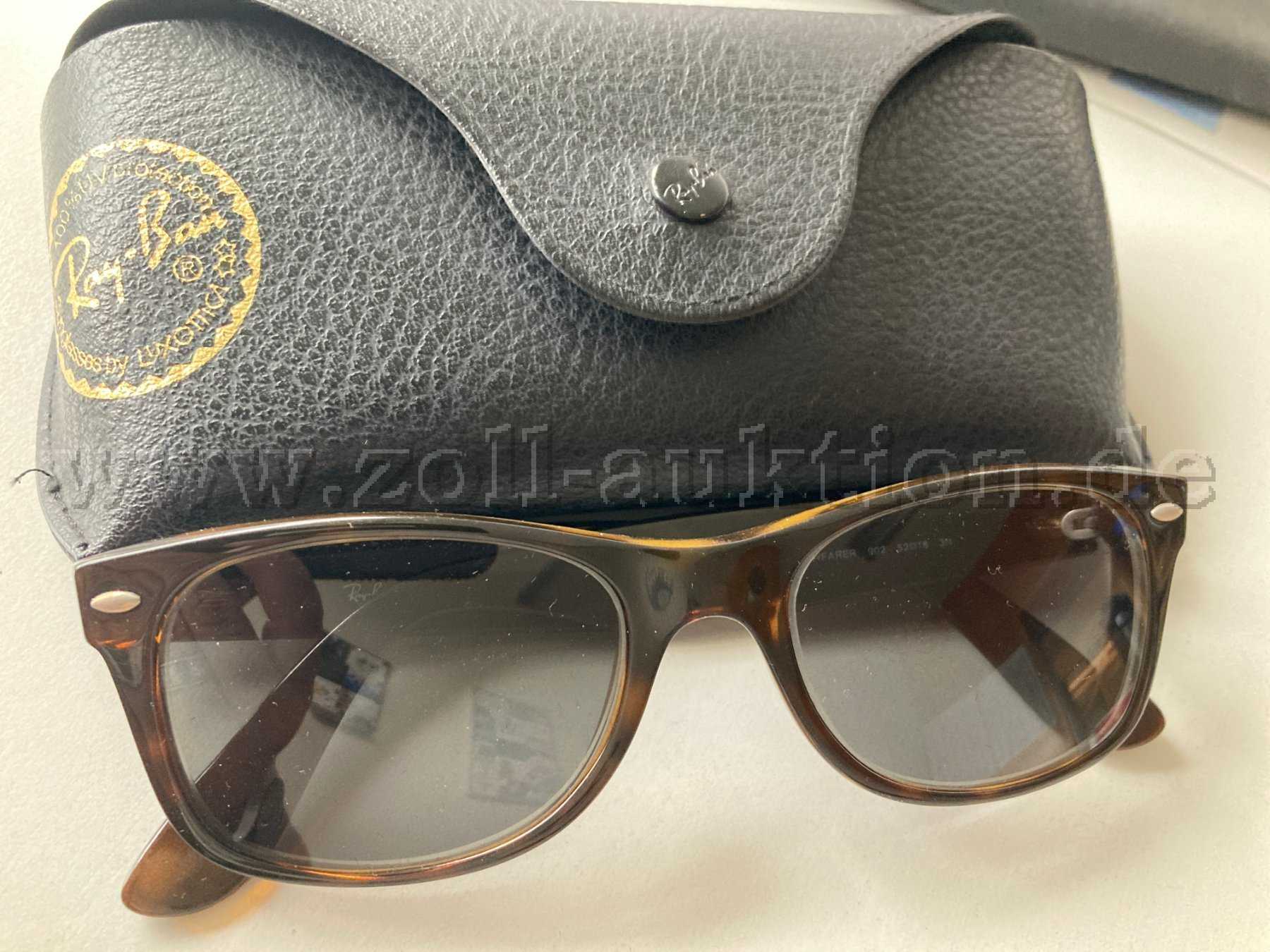 Sonnenbrille RAyBAn und Etui - rund um den Druckknopf leicht eingerissen