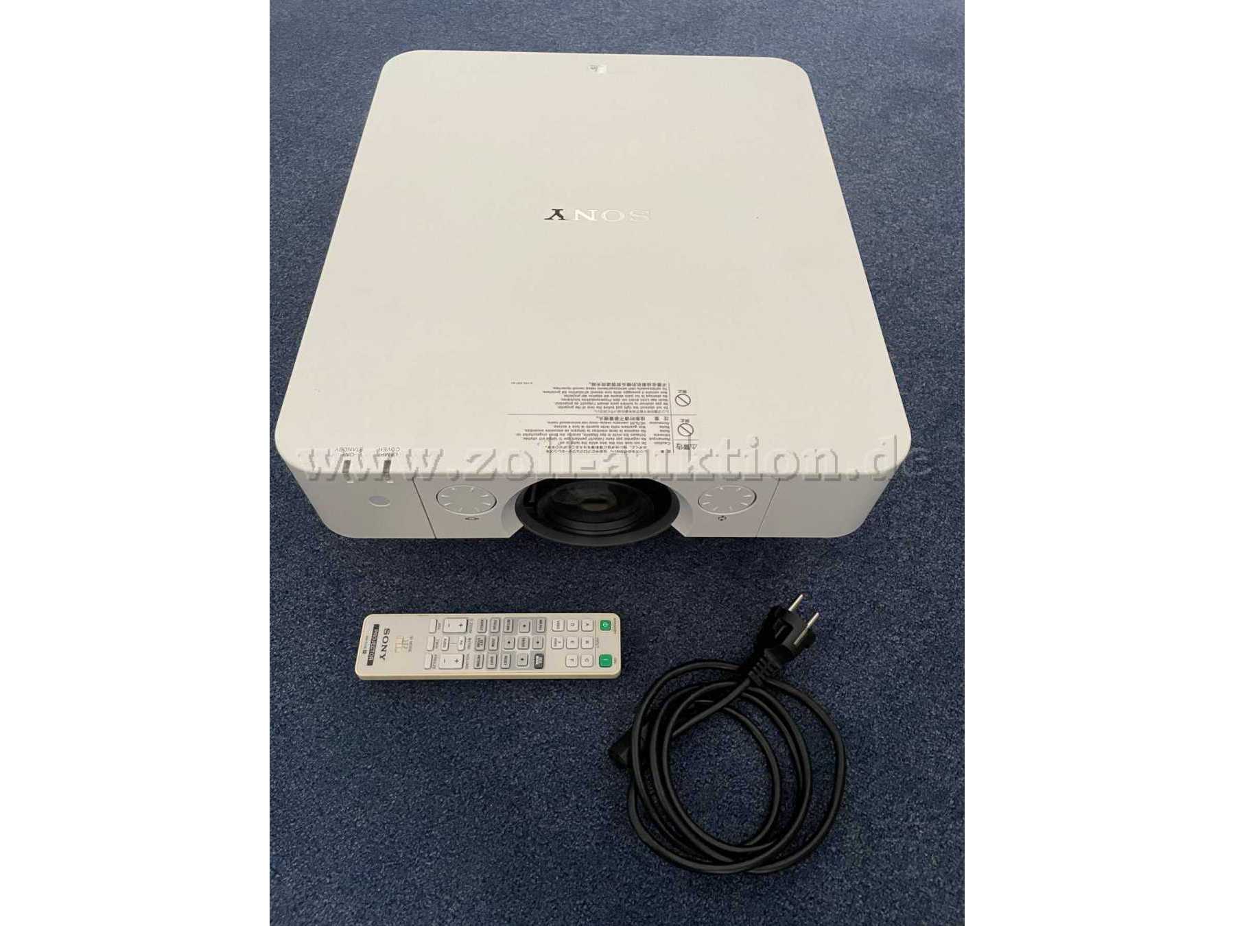 Beamer mir Fernbedienung und Netzkabel