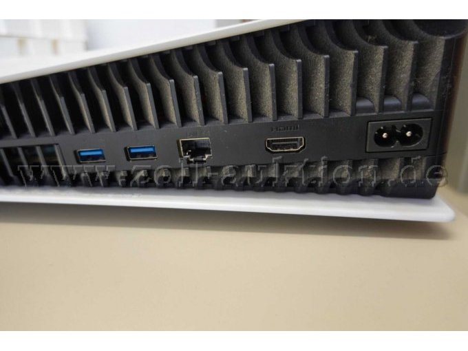 1 PS5 weiß, Ansicht mit Anschlüssen