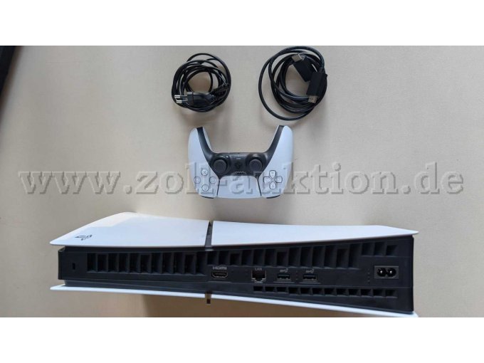 PlayStation 5 mit Controller und Kabel