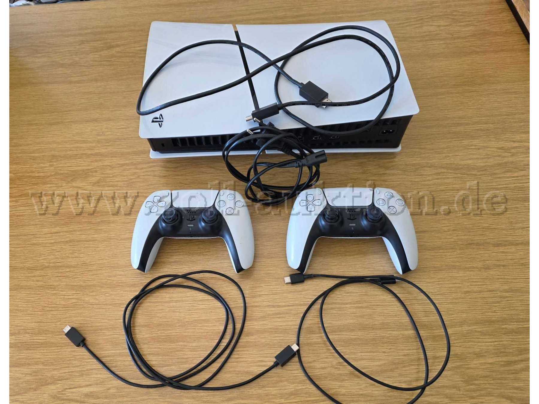 Playstation 5, 2 Controller, Netzkabel, HDMI Kabel und USB-C-Ladekabel für Controller