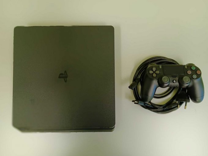 Playstation 4 mit Controller